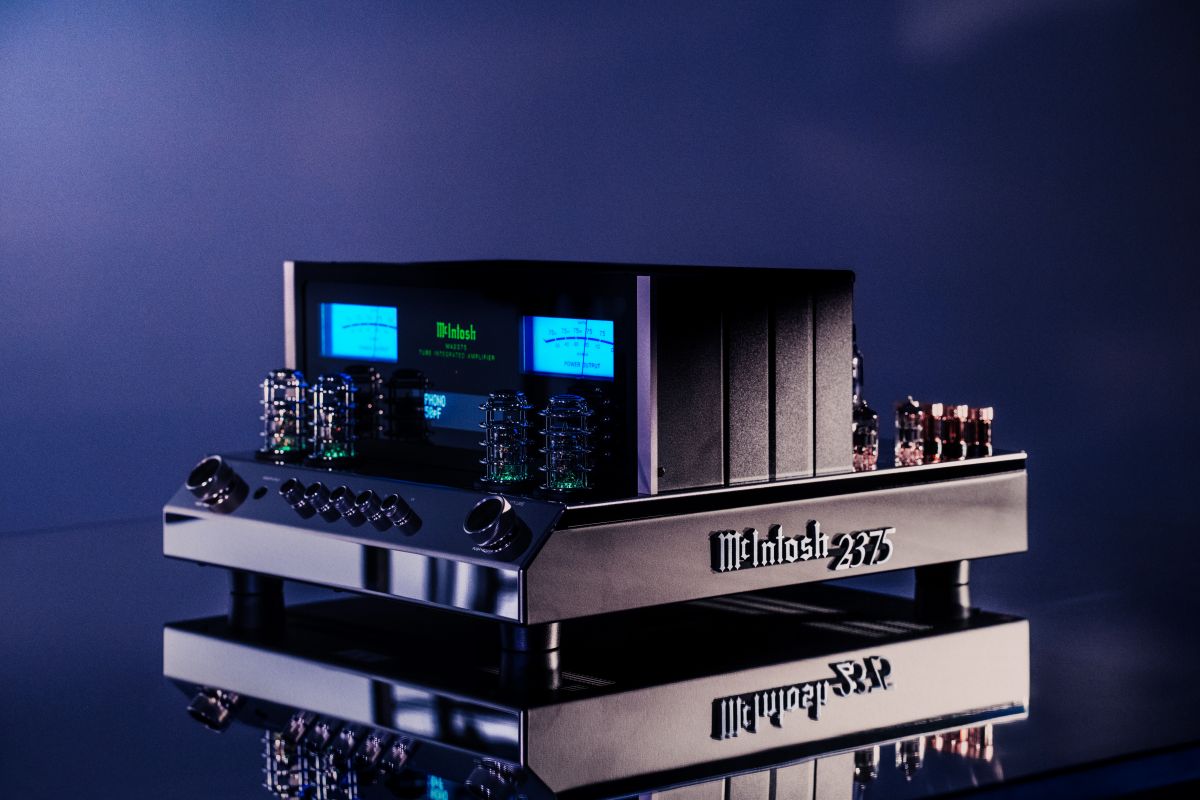McIntosh MA2375 integrert rørforsterker i vinkel
